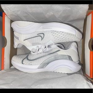 White Nike zoomx superrep surge womens NWT SIZE 7 training shoes